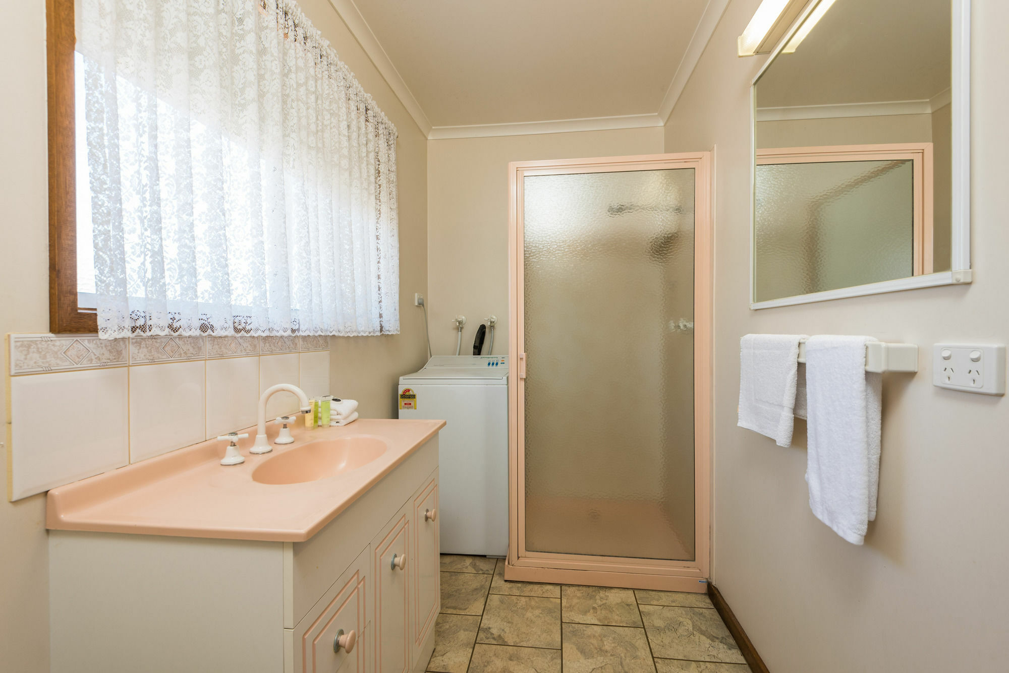 Lakes Jakaranda Holiday Units Лейкс-Энтранс Экстерьер фото